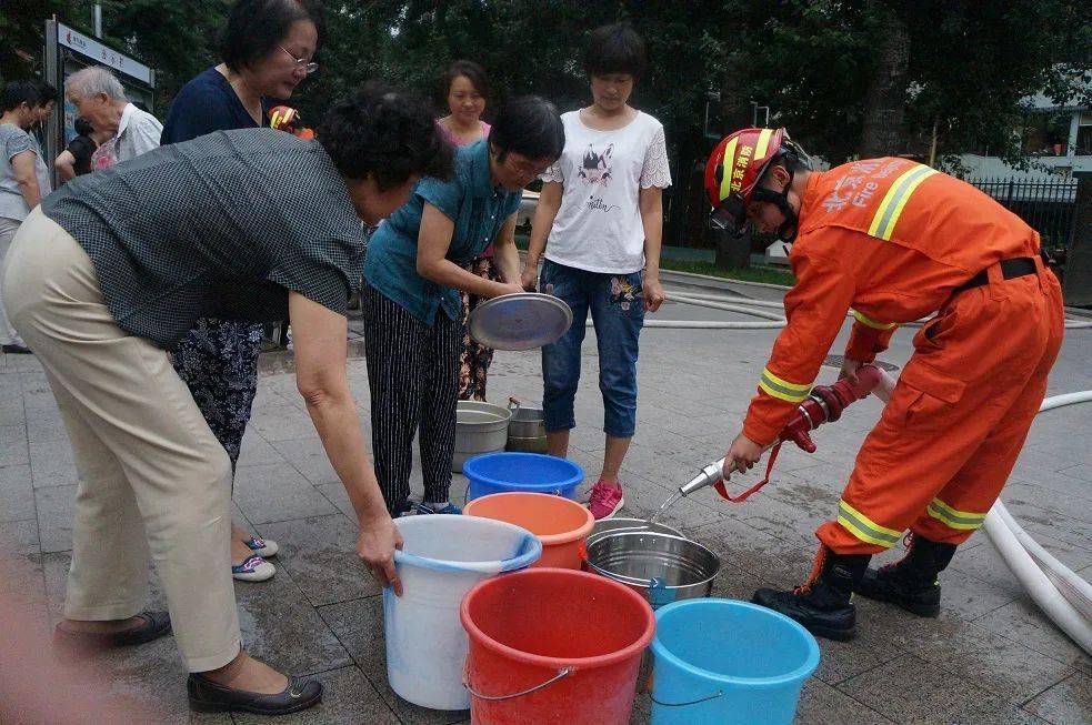 2016年7月14日,王府井消防救援站接到了一起不同寻常的报警,红霞公寓