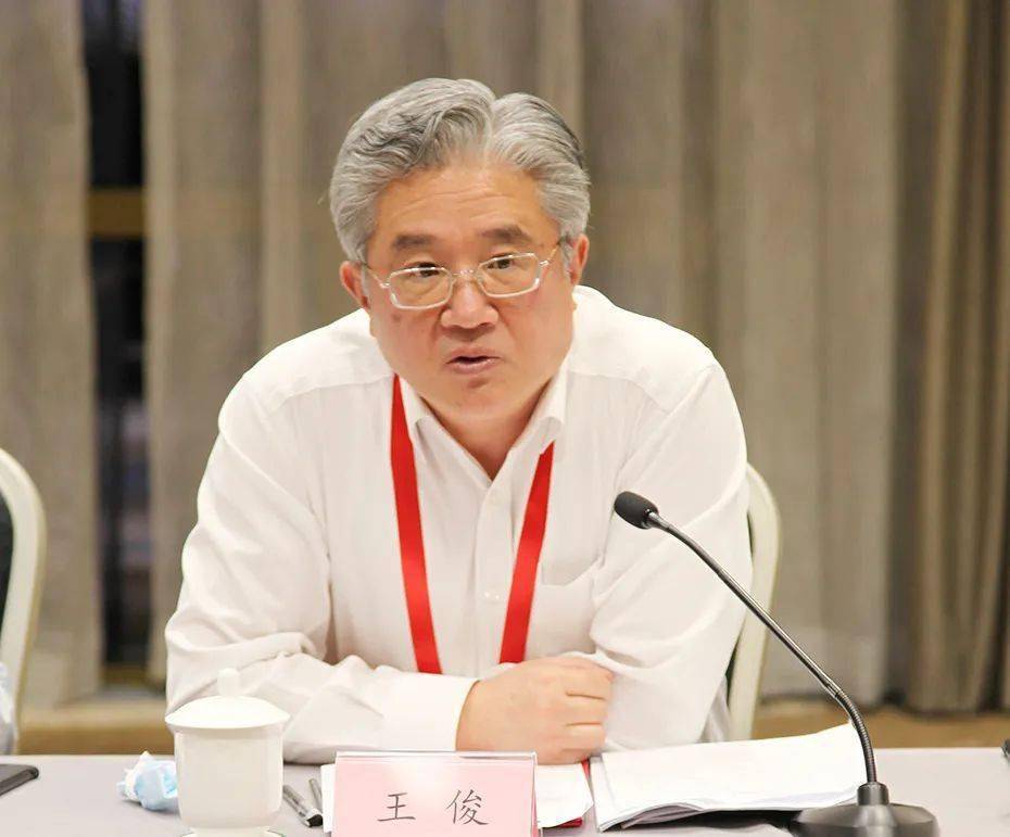 李明安为主任委员,副主任委员,指导委员颁发证书,学标委主任委员