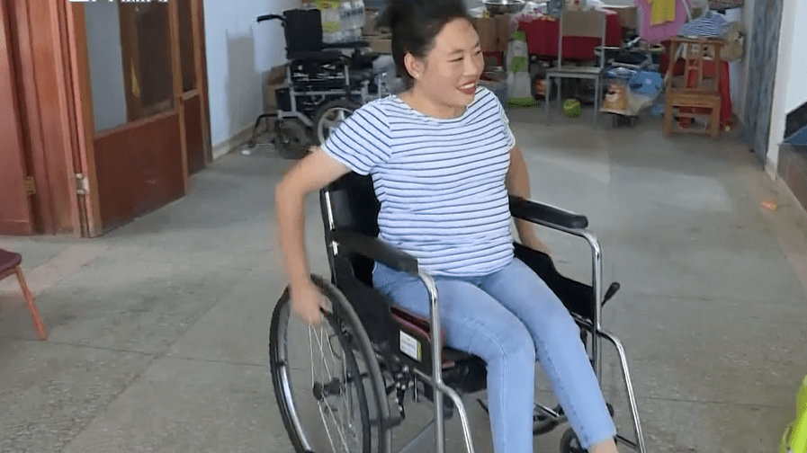 残疾人脱贫攻坚走基层 || 高小雪:用轮椅"推"开幸福小康路