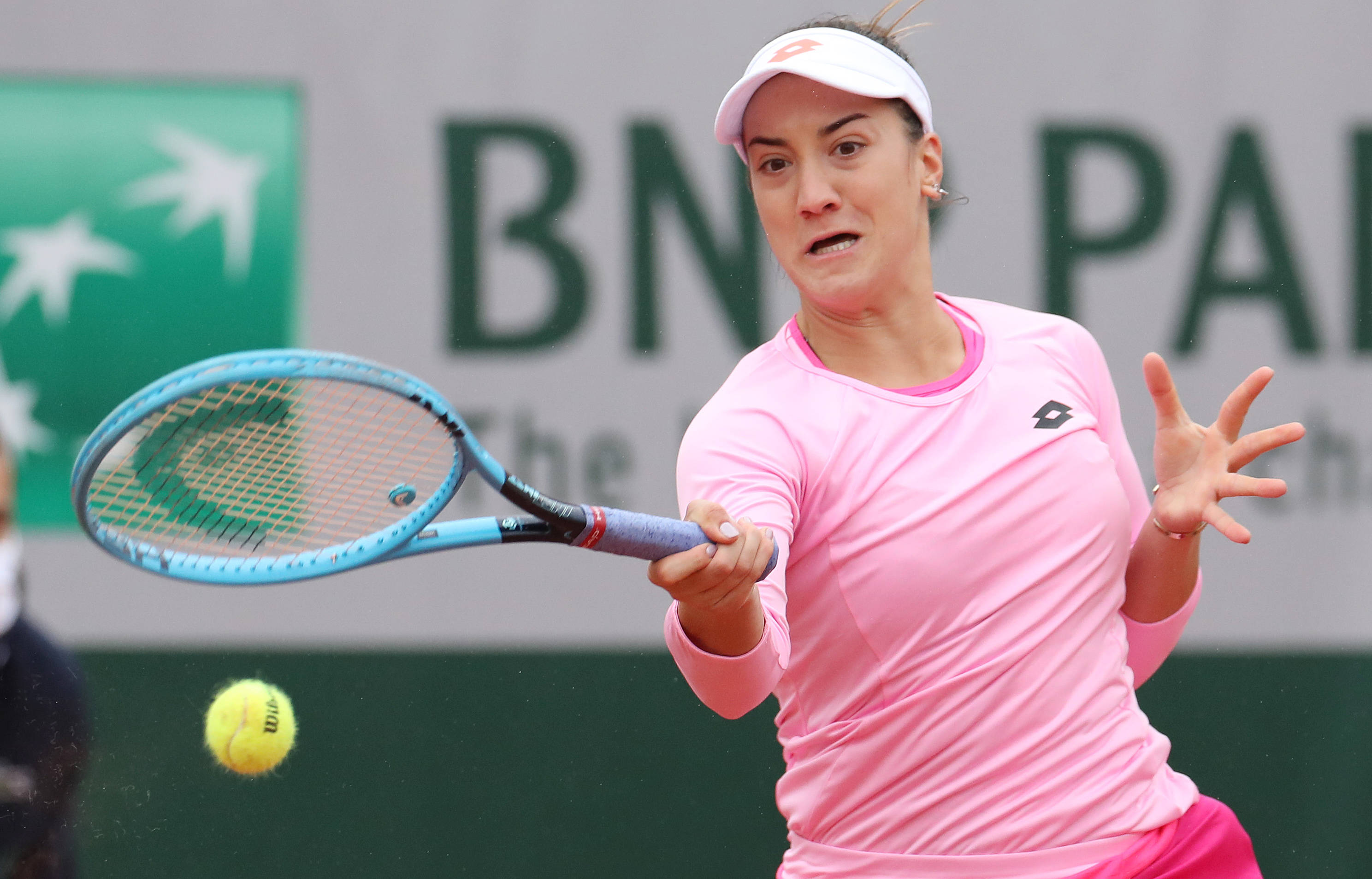 法国网球公开赛女单首轮比赛中,白俄罗斯选手阿扎伦卡以2比0战胜黑山