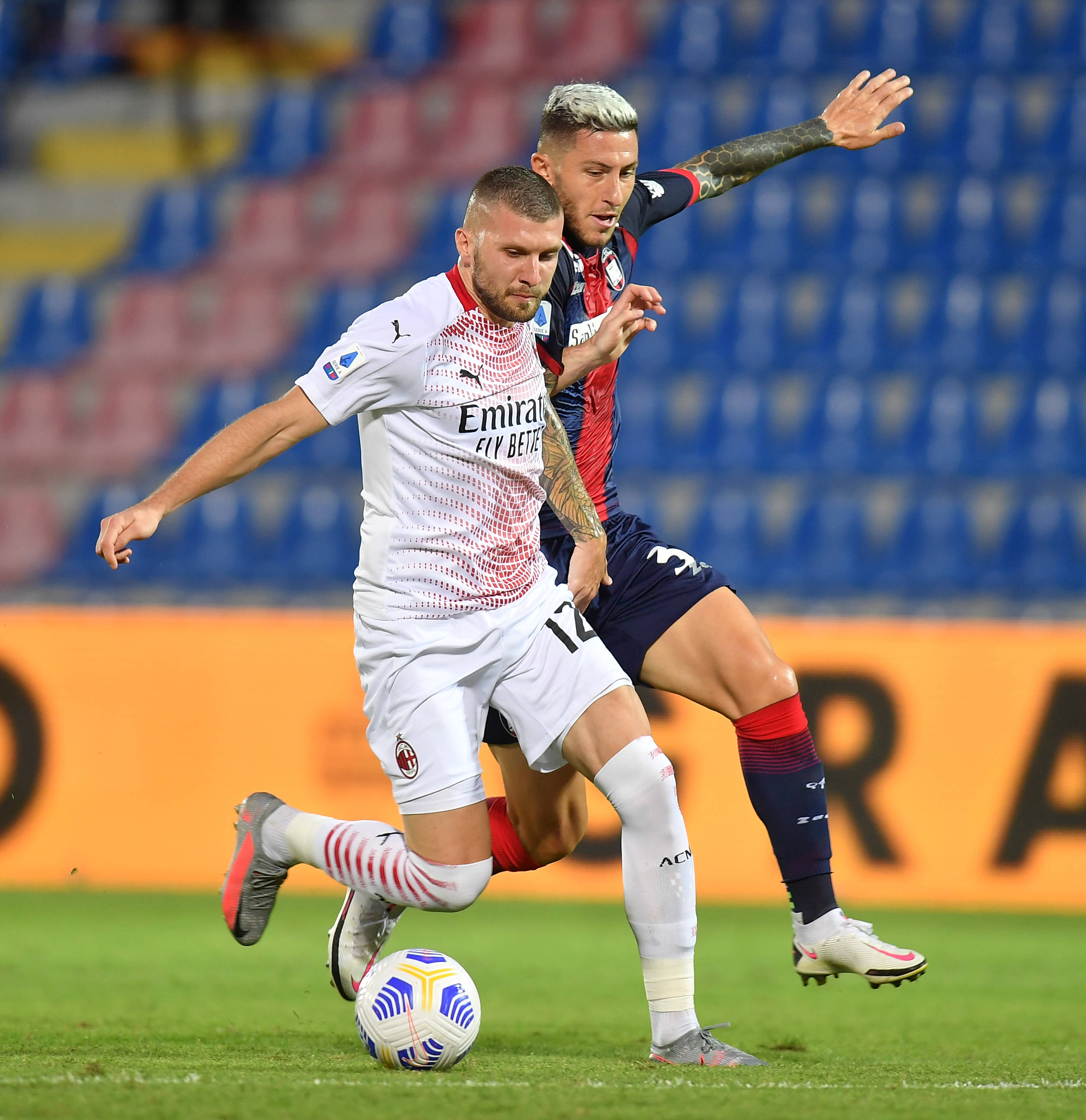 足球——意甲:ac米兰胜克罗托内