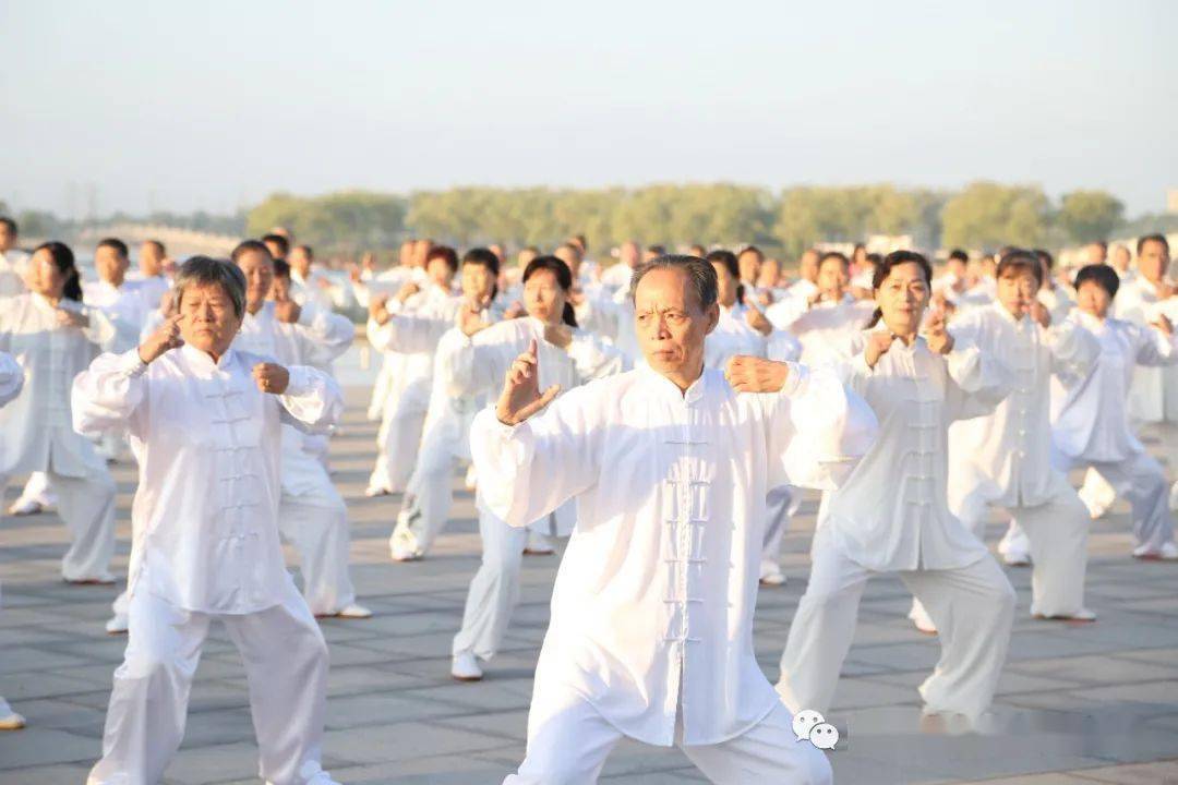 健身氣功八段錦:指導教師李士鳳太極拳24式:指導教師王桂兵腰鼓