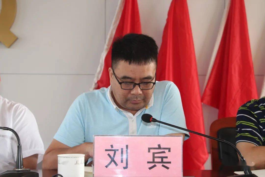 局党组成员,副局长刘宾传达了市《关于5起违反中央八项规定精神典型