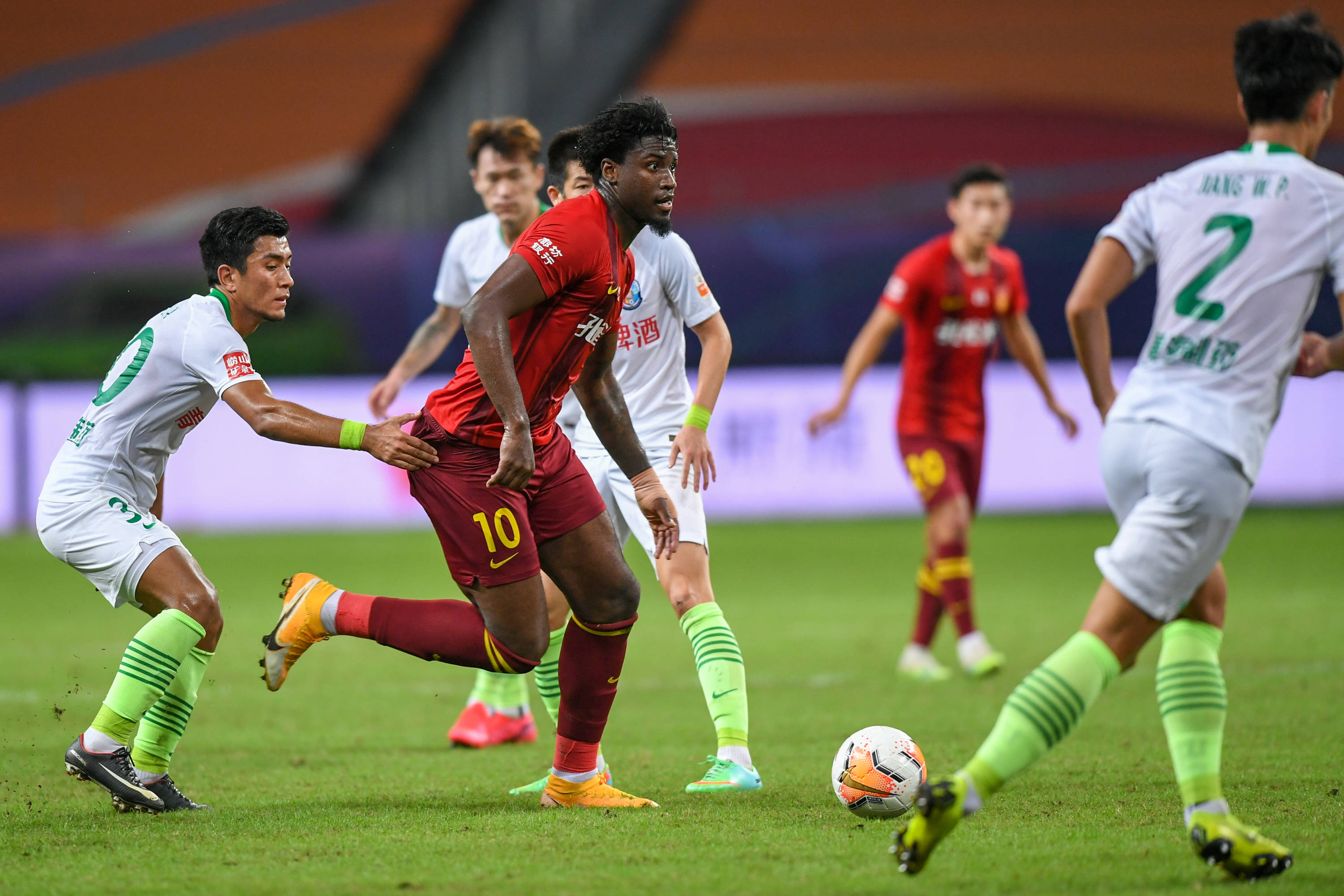 足球——中超:河北华夏幸福对阵青岛黄海青港