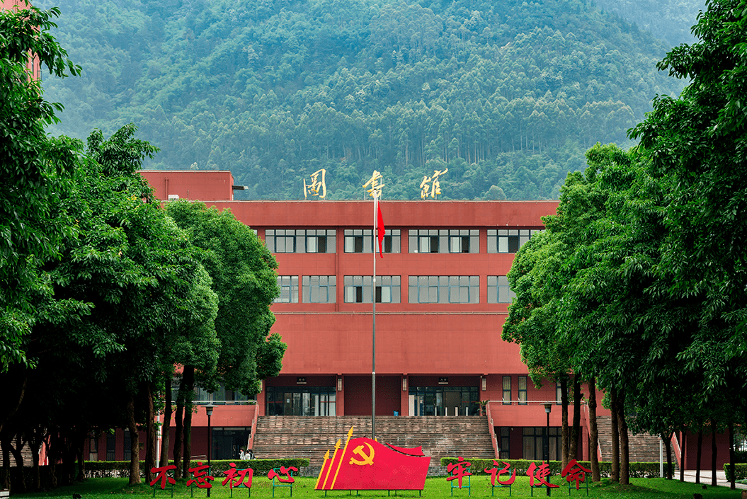 重庆机电职业技术大学踏入重庆机电大学的校门大家以大学生的身份经过