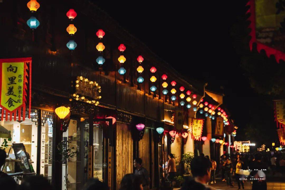 西后街,寺弄三个区域和宛若星河的氛围灯造型新颖的树灯中秋祝福主题