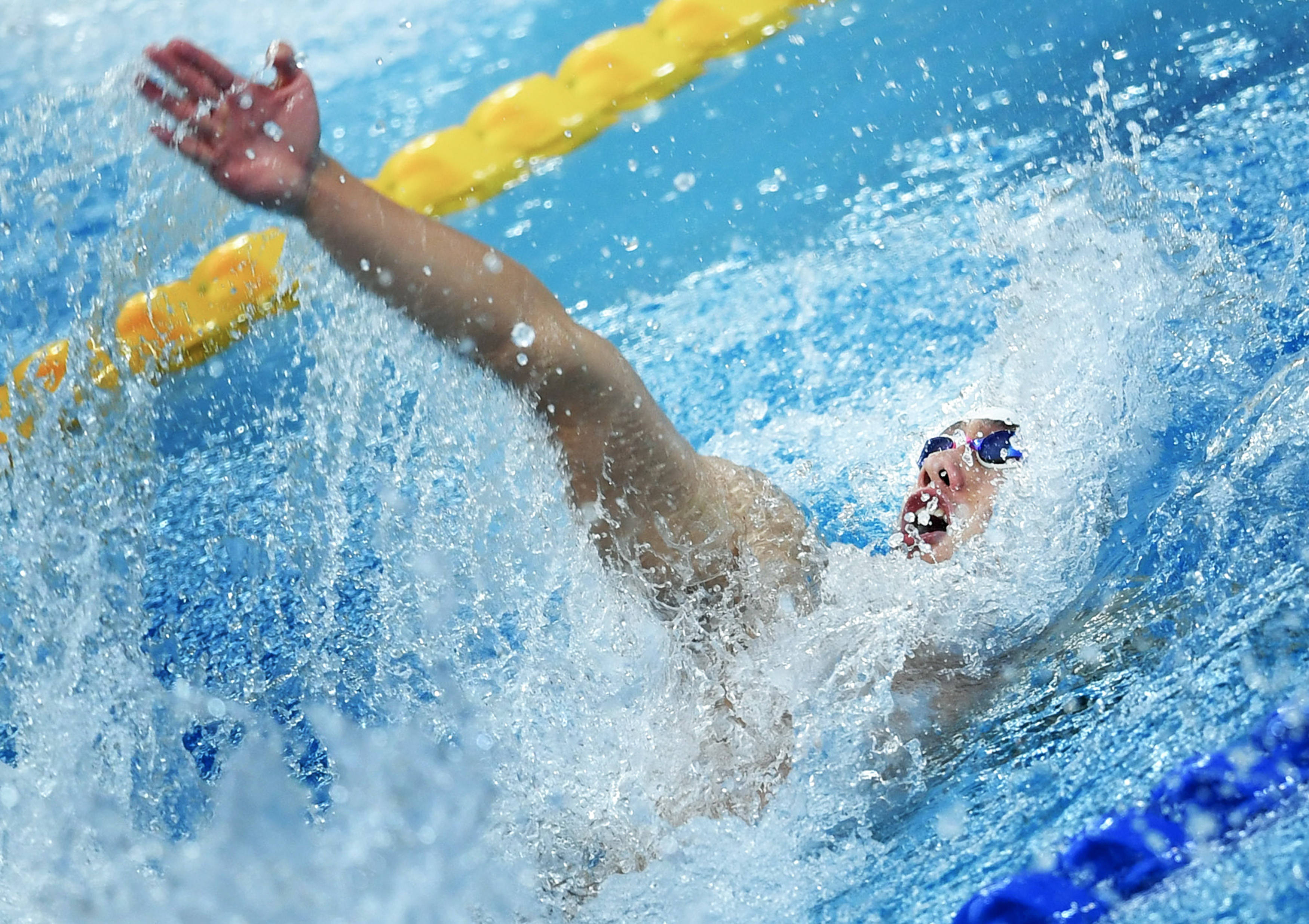 游泳——全国游泳争霸赛：闫子贝获得男子100米蛙泳冠军_新华社
