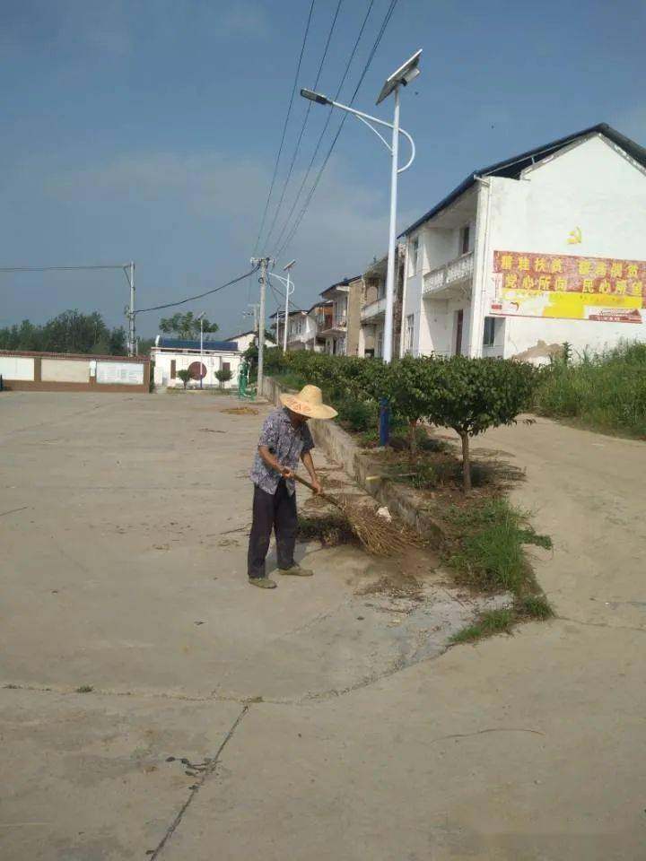 朱湖村塆大清扫崭新环境迎国庆