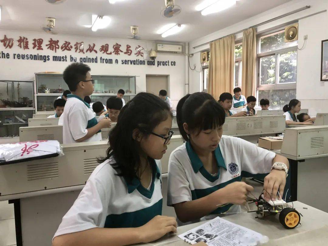 为什么叫鼹鼠机器人呢?