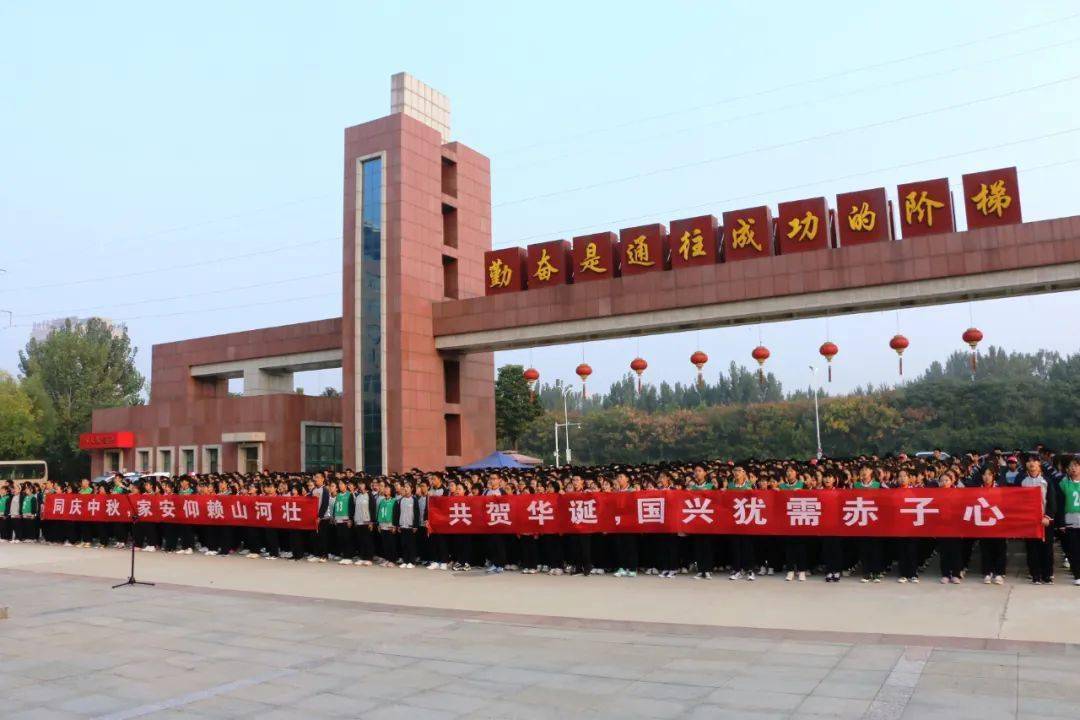 德州一中新校区2019级隆重举行铸就家国情怀叱咤时代风云主题升旗仪式