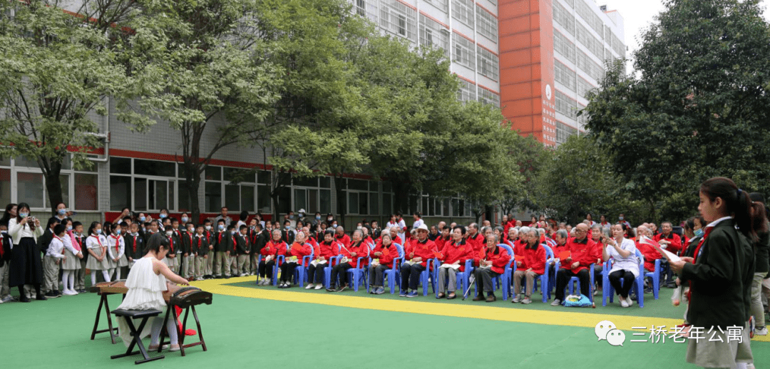 童心敬老情暖夕阳沣东新城和平小学迎双节慰问活动在公寓举行
