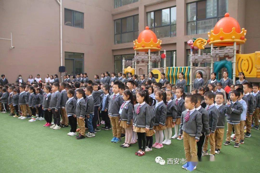 兰时讯一轮明月下共祝祖国好西安市碑林区兰蒂斯城幼儿园中秋国庆双节