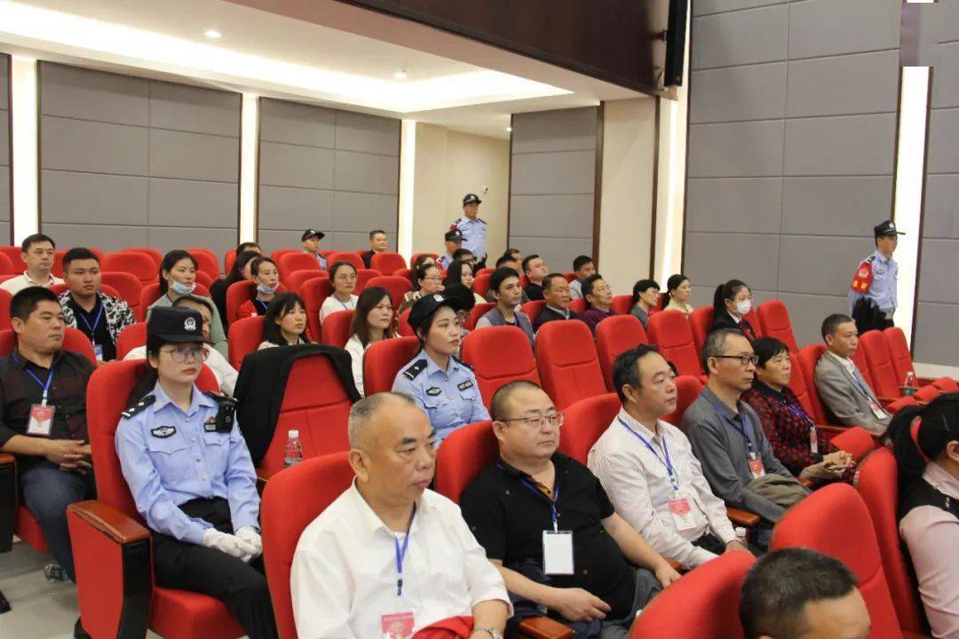 乐平市,浮梁县两地的市县人大代表,政协委员,部分政法单位代表,媒体