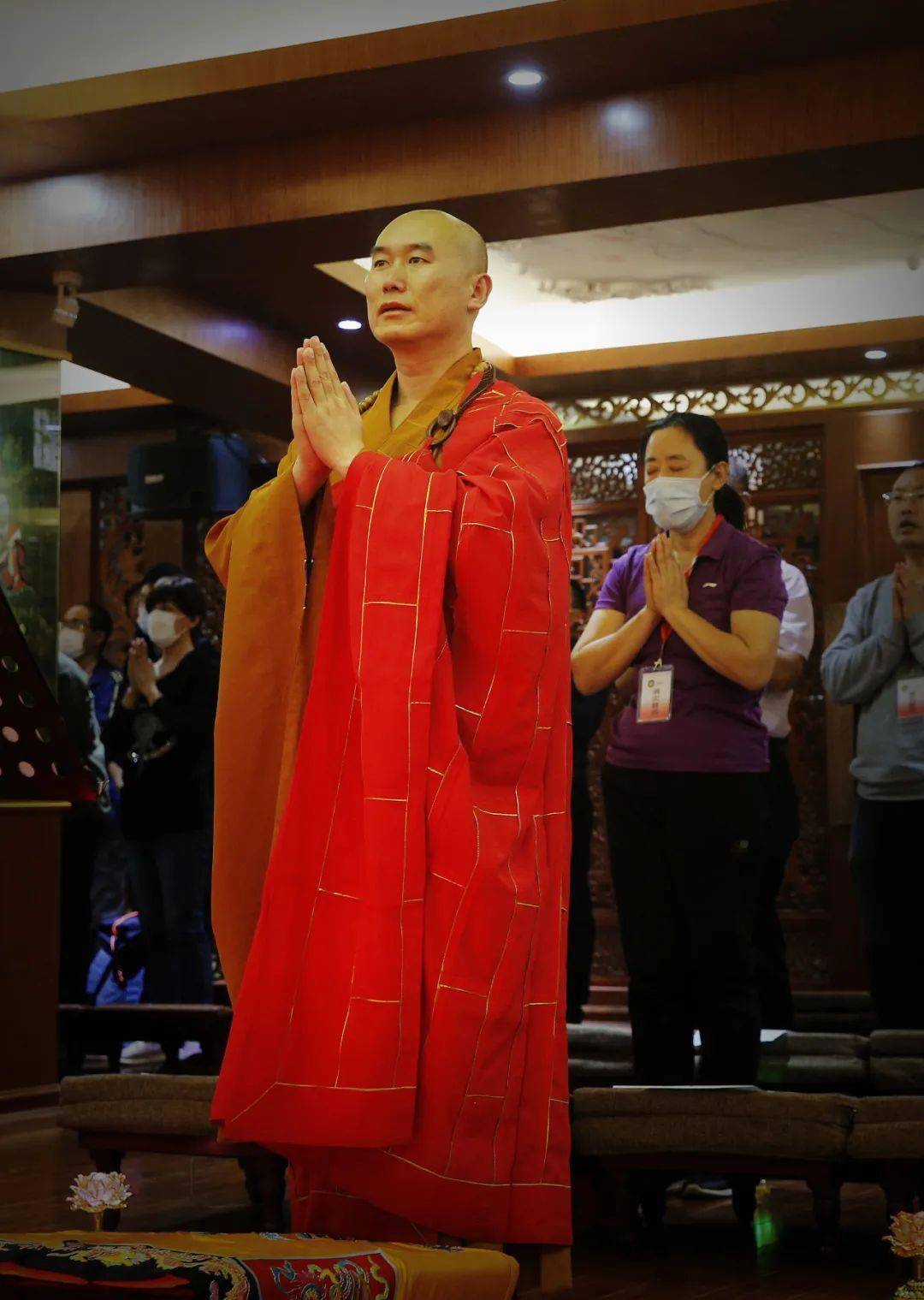 灯灯相照 绕佛念佛10月1日农历八月十五恭迎月光菩萨圣诞千佛山