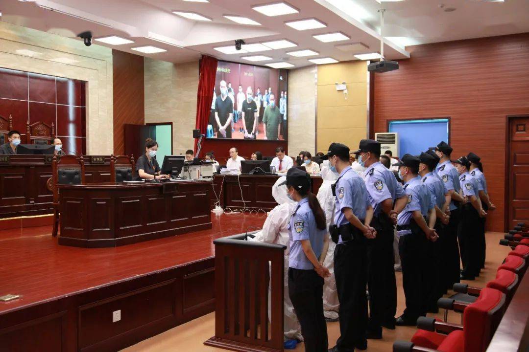 嵊州市人民法院依法对王欢春等12名被告人黑社会性质组织犯罪案件进行