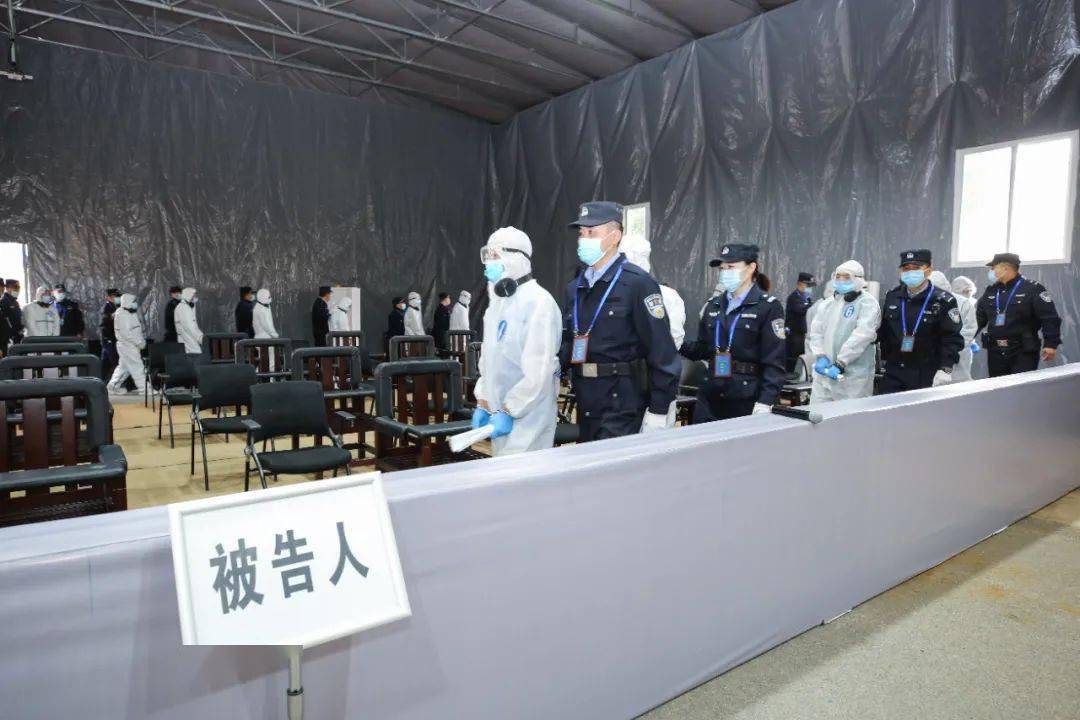 收益2億餘元張繼龍等42人涉黑案一審公開開庭