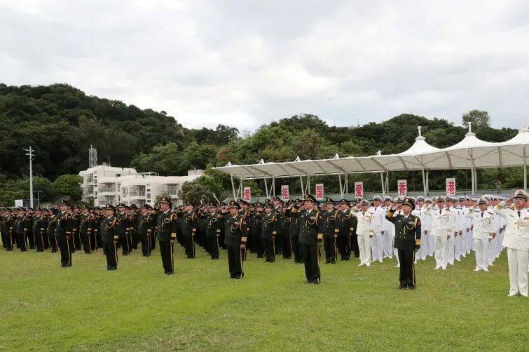 驻香港部队举行国庆升国旗仪式