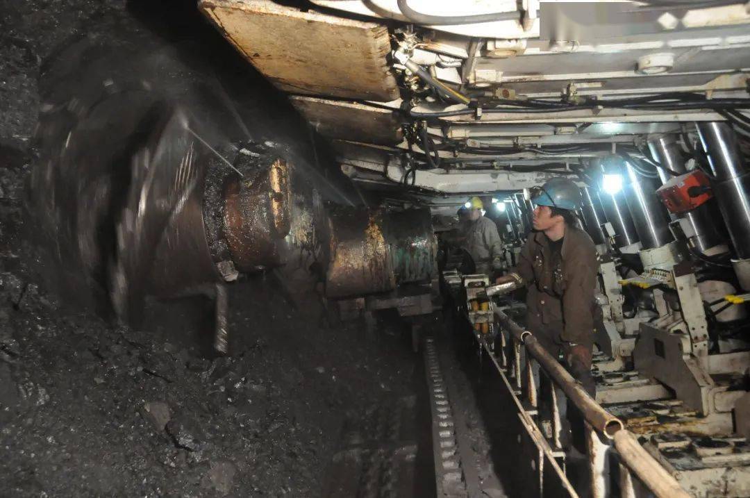 一线写真丨提前60天 !25308工作面掘进工作全部完成_进尺