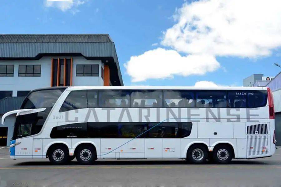 最长15米高41米的公路客车霸王也是目前唯一量产的4轴豪华大巴科普