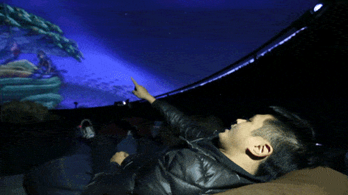 360°的沉浸式观影效果更是刷新你的视听体验但是360度沉浸式裸眼3d你