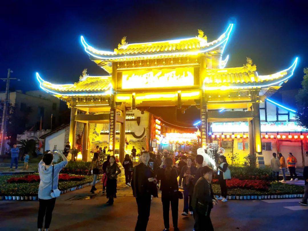 昨天的旺苍红军城景区好热闹!