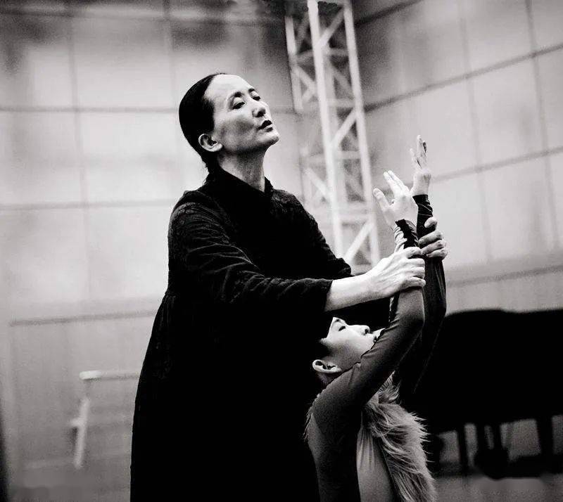 74岁沈培艺的舞蹈艺术强调由意念发至气韵带动肢体,人物塑造含蓄深邃