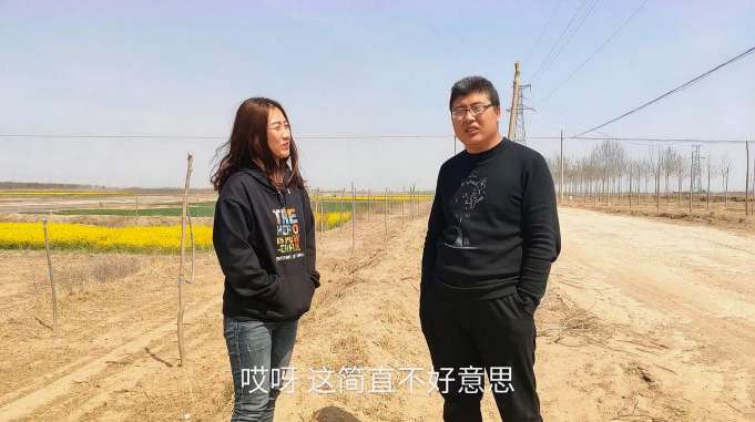 小朱满心欢喜邀请小凯给爸爸过生日不料小凯不愿意差点吵起来