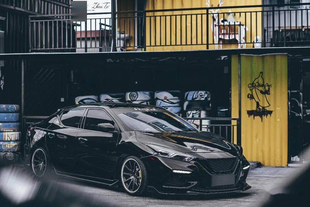 为了把人生的第一台车改好蓝鸟车友为它开了一家改装店