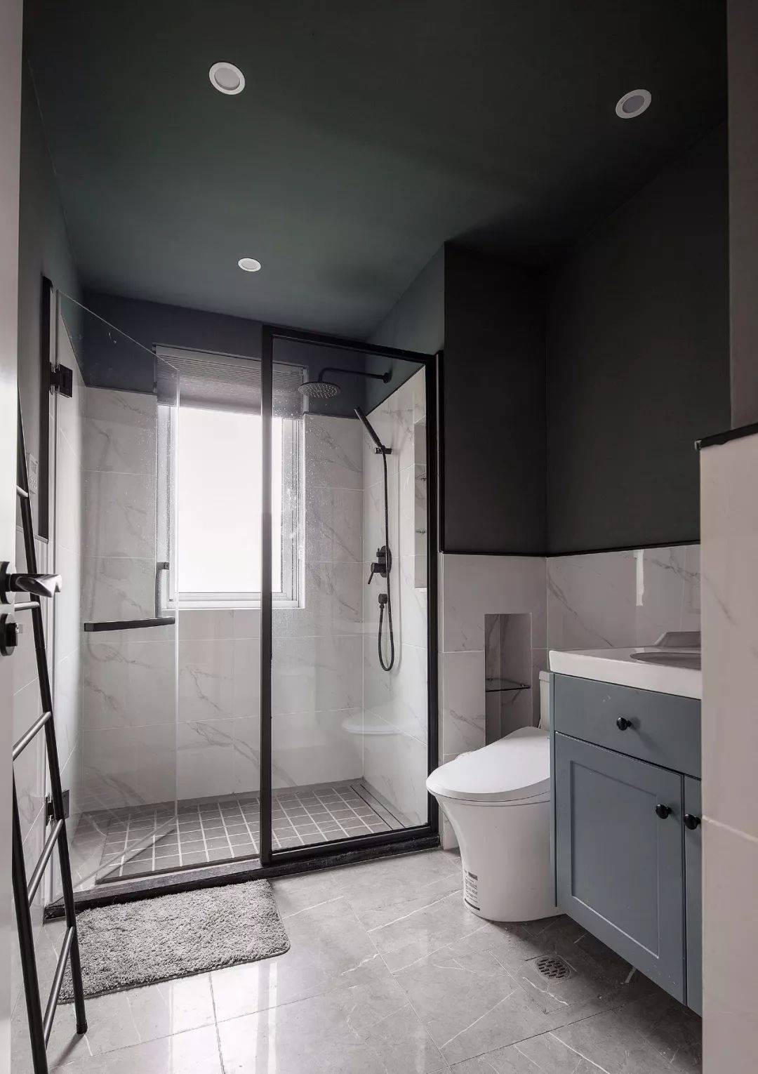 长条形状的卫生间这样装修更好看