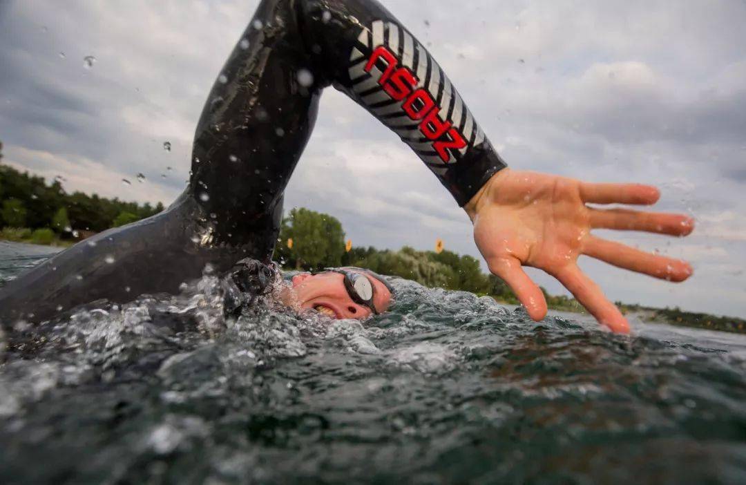 助力阳朔铁三zaosu带你选胶衣