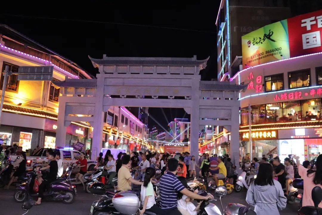 朋友圈被刷爆了博白客家文化步行街精彩节目继续上演