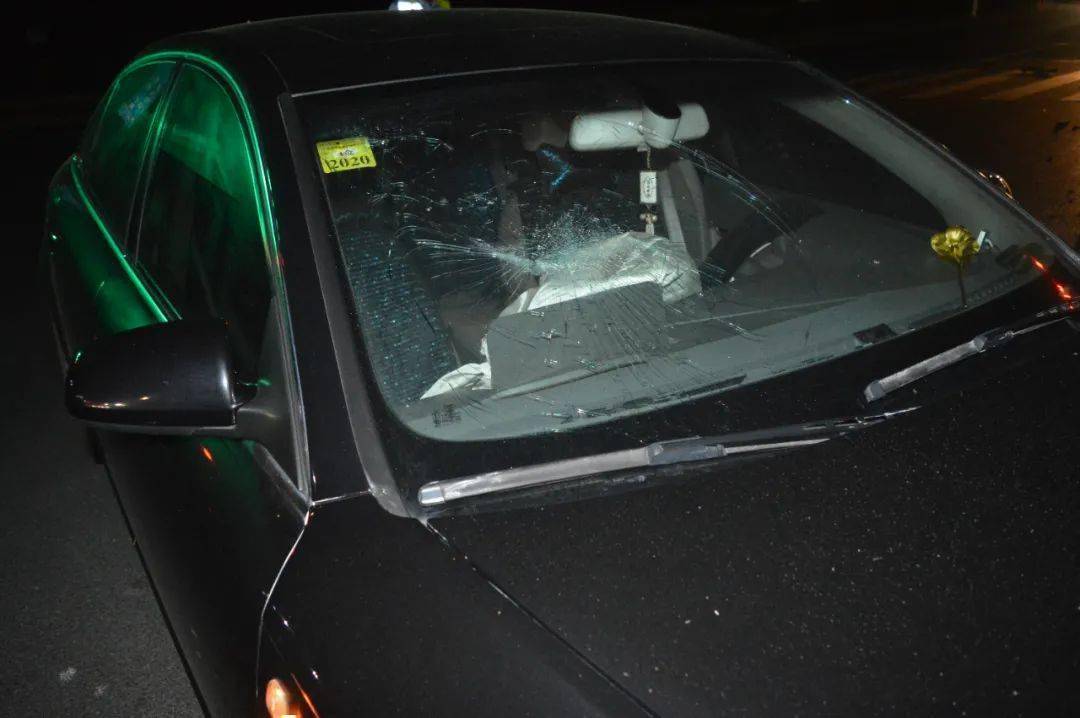 9月19日凌晨4时15分许,在德州市陵城区陵州路与迎宾街路口发生一起