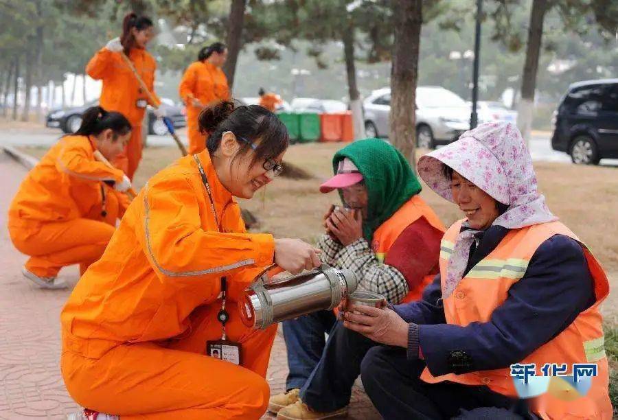 萬家團圓的日子裡,他們堅守崗位_國慶