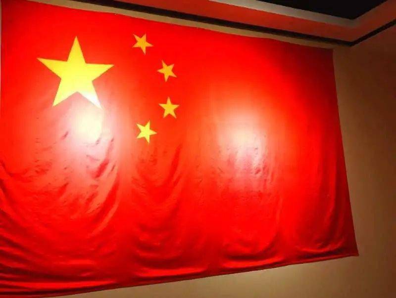刚刚过去的国庆10月1日,一篇【国庆特辑】《回眸,五星红旗下的自豪与