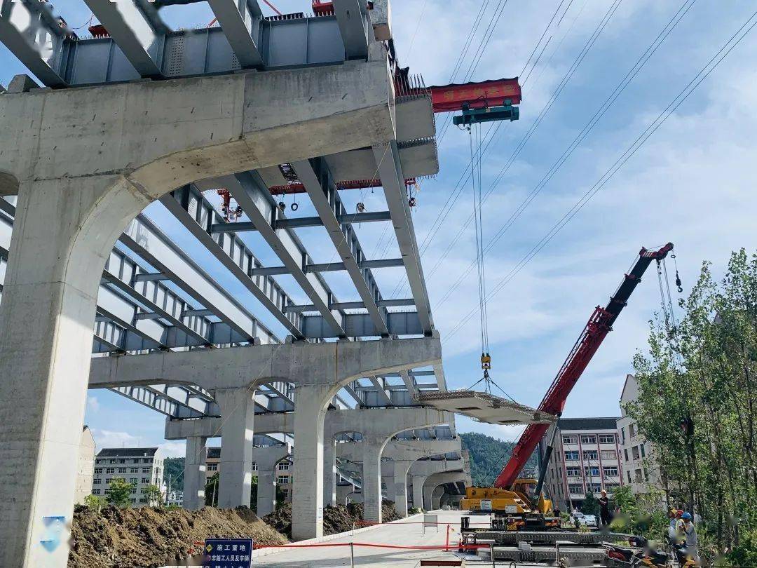 绘出八公里新版图——路泽太高架tj03标桥面板架设圆满收官