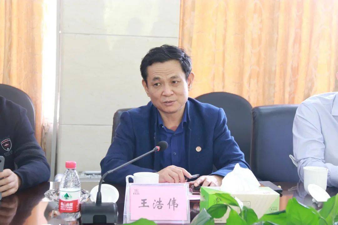 上海交通大学安徽陶铝新材料研究院院长王浩伟一行走进华菱星马参观