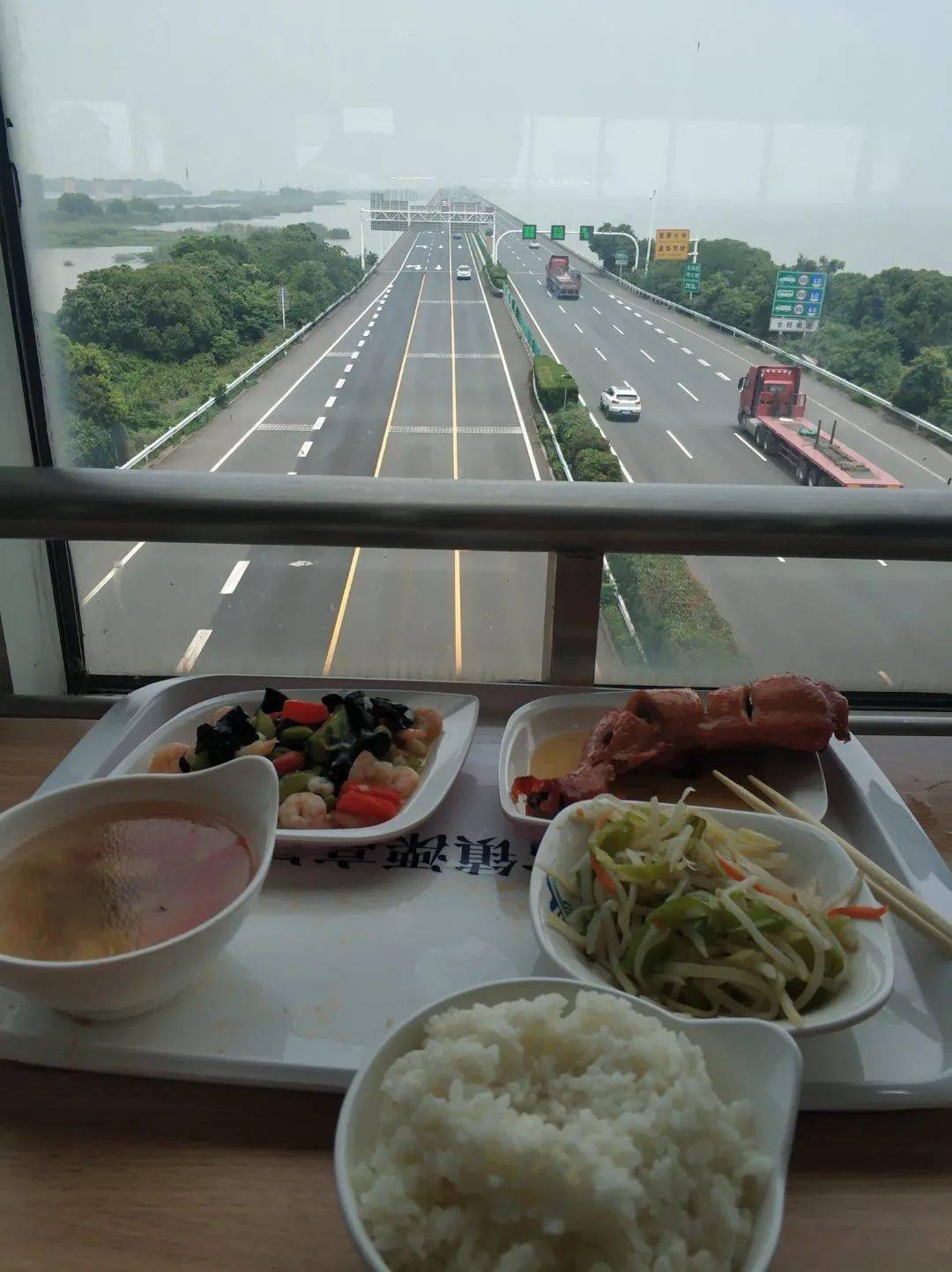 今天路过江苏高速服务区,傻眼了