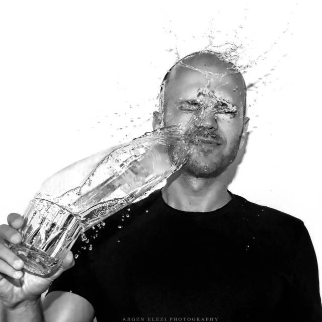 "你的自拍够霸气么?" 100位顶级摄影师的自拍照_作品展