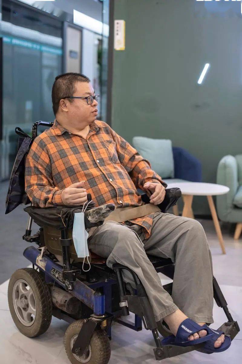 生意失败,妻子与他离婚,身患"渐冻症"的他愿望却是……_黄志铭