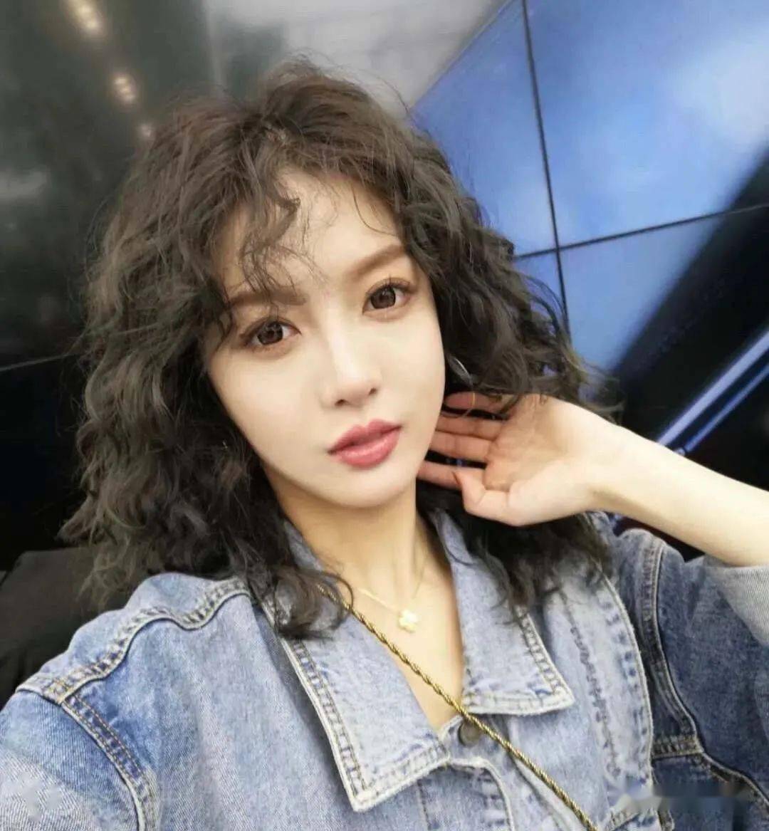 今年爆火的"港风烫"