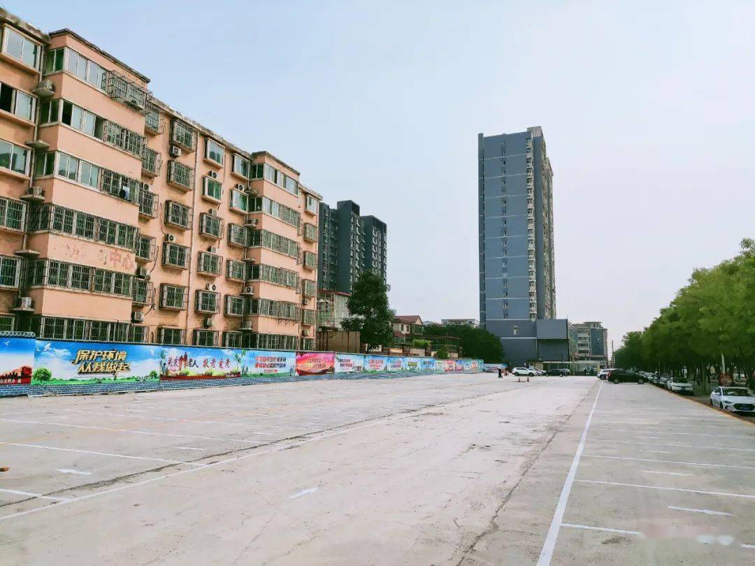 6767拆掉围挡武安市区空地变游园停车场
