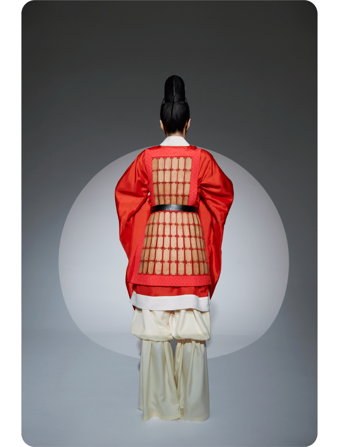 这个袴褶服绝对是南北朝人民必备基础款,可能和现在