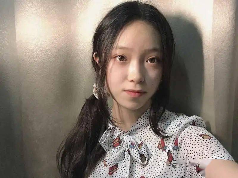 图|娱乐主播 郑诗雨hello!