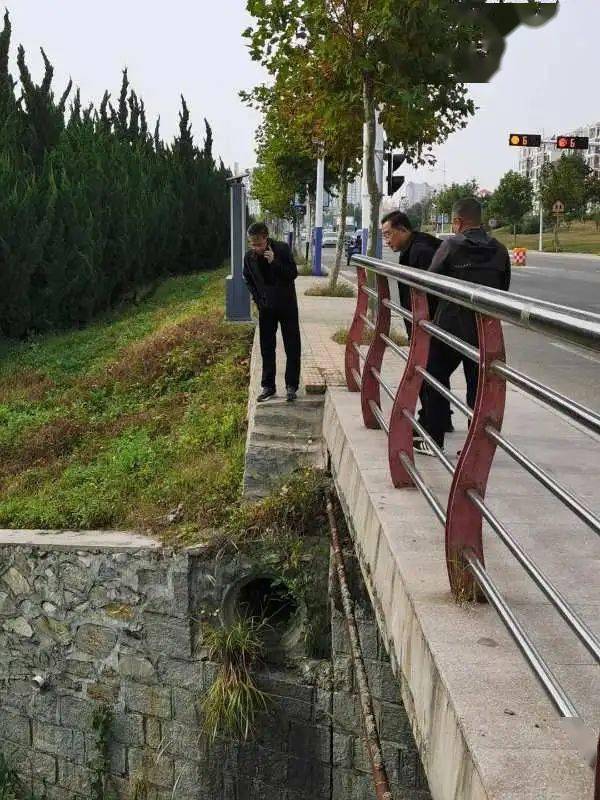 10月4日上午,乳山市市長宮本杲帶領乳山分局主要負責同志等對乳山河二