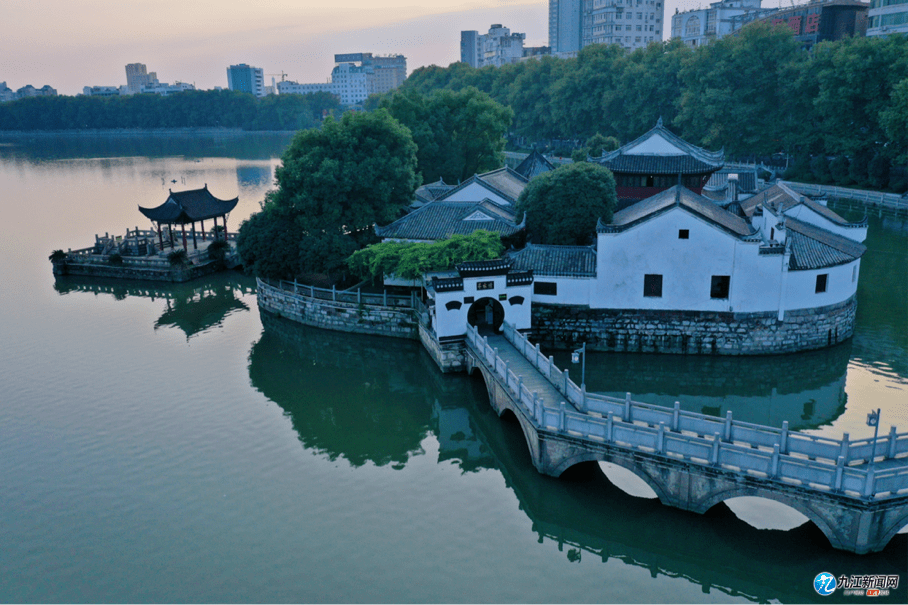 潯陽區還有琵琶亭,李公堤,觀音閣,桃花島,能仁寺等名勝古蹟.