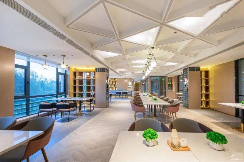 一城山色半城湖新店开业济南趵突泉亚朵s酒店