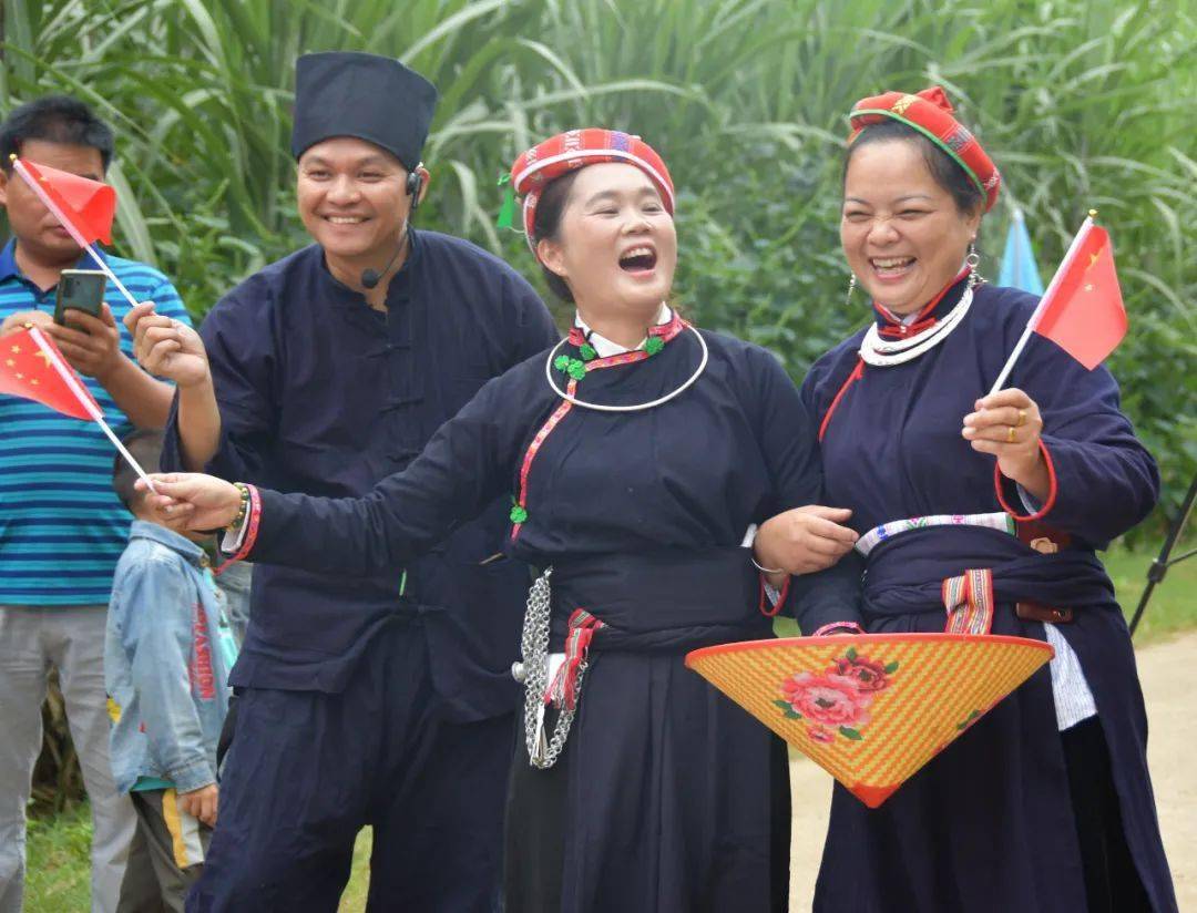 外嫁女儿集体回娘家龙州板内屯村民的家与国