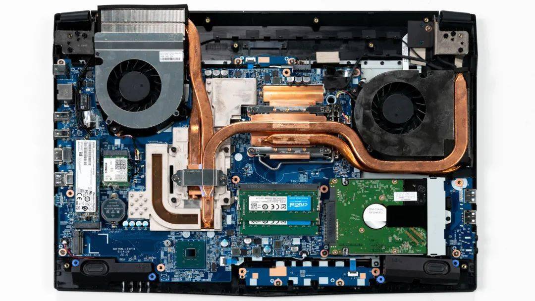 【猪王的良心结语】上图是神舟 战神tx8-cu5dk的拆机实拍图,四热管双