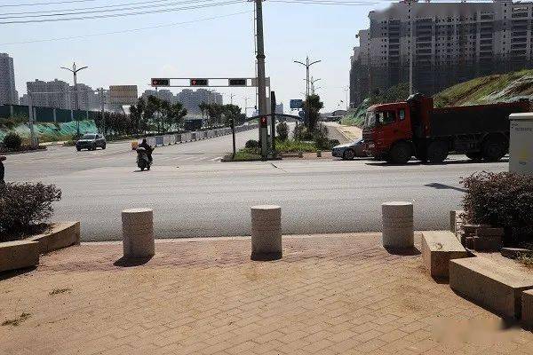 高安这三个路口的交通岛已改造完成!全部投入使用