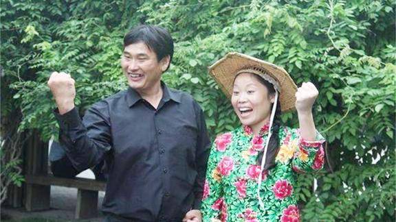 草帽姐朱之文欢乐演唱健康歌淳朴的歌声天真无邪